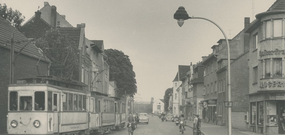 : Historische Aufnahme der Frankfurter Straße aus dem Jahr 1957