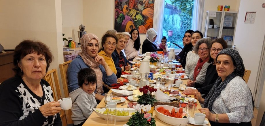 Frauen beim Frauenfrühstück