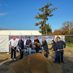 v.l. Dr. Robin Heidel (Bolckmans GmbH), Stefan Hupperich (GR Elektro Schmitz Mondorf), Bürgermeister Alexander Biber, Hermann Josef Müller, Marion Schmitz, Khaldun El Djabri (Bolckmans GmbH)